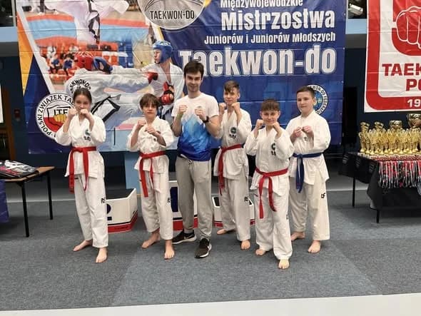 Międzywojewódzkie Mistrzostwa Juniorów i Juniorów Młodszych w Złotoryji – udany debiut i medale Konrada!